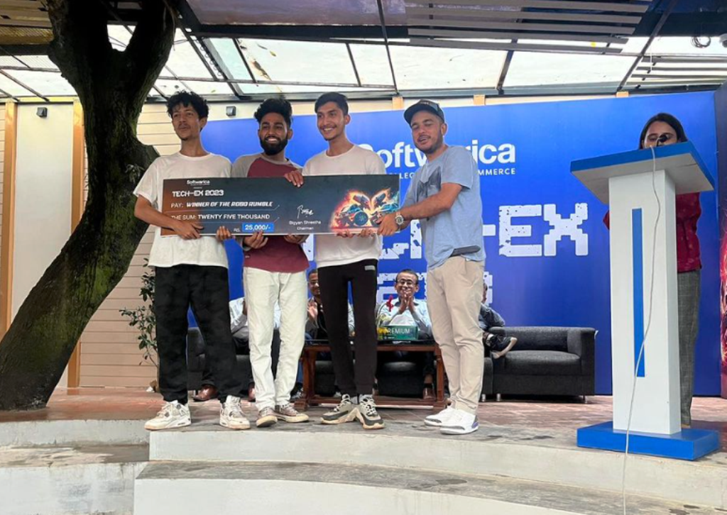 'टेक एक्स २०२३'का विजेतालाई पुरस्कार हस्तान्तरण